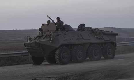 Ukrainische Truppen rücken am Samstag nach dem russischen Rückzug in die Stadt Cherson ein