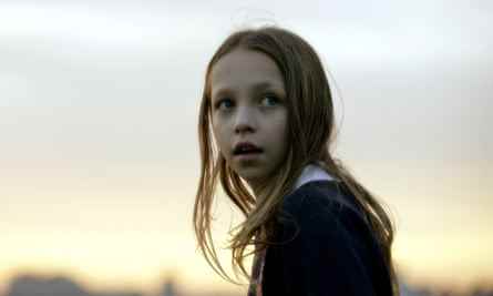 Molly Windsor als Lucy in The Unloved (2009) über ein Mädchen, das in einem Kinderheim aufwächst.  Der Fernsehfilm war Mortons Regiedebüt.