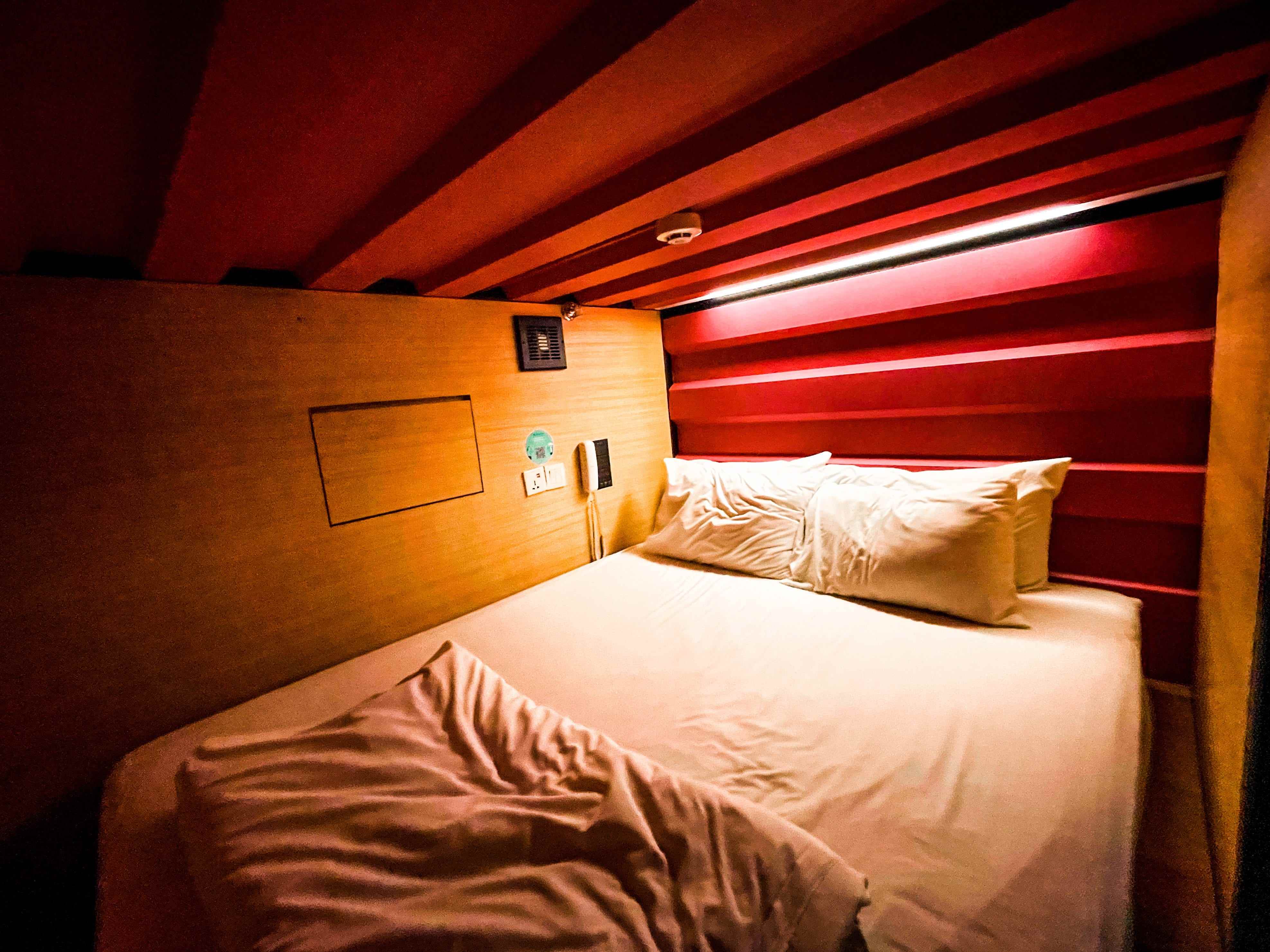 Doppelbett im Hostel.