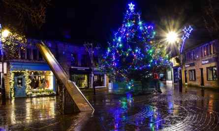 Weihnachtsbaum, St. Georges Square, Hebden Bridge, Calderdale, West Yorkshire2DJM8NY Weihnachtsbaum, St. Georges Square, Hebden Bridge, Calderdale, West Yorkshire