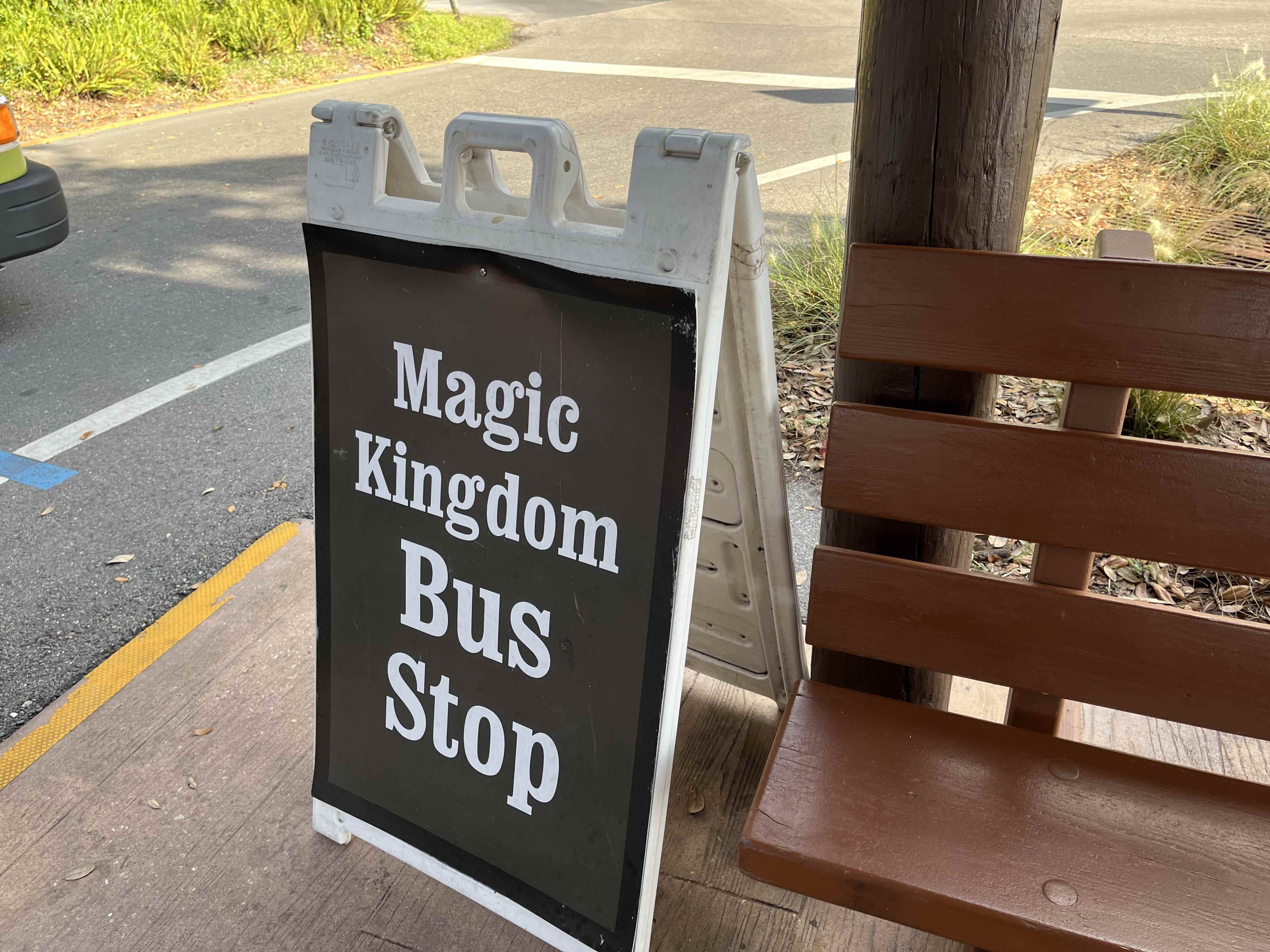 Zeichen für Magic Kindgom Bushaltestelle