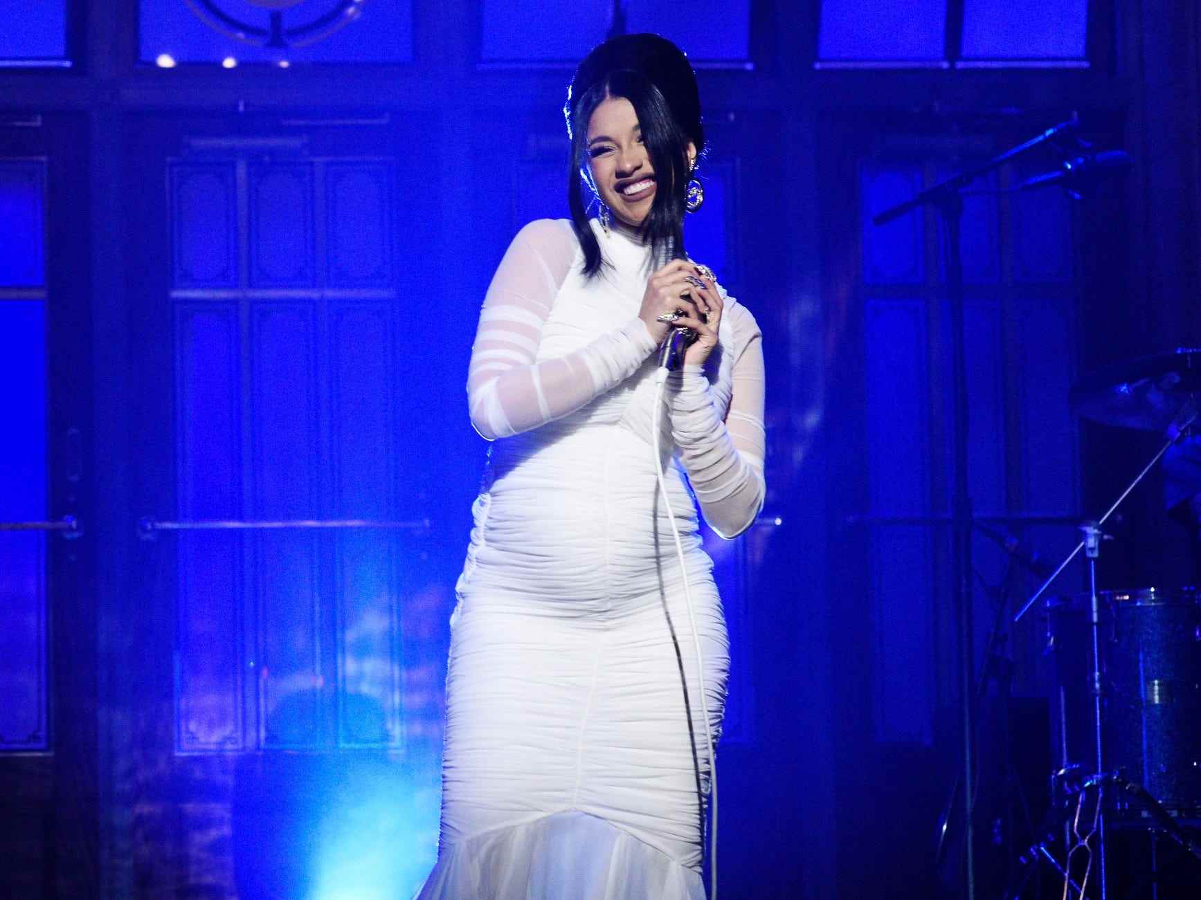 Cardi B tritt am 7. April 2018 bei der Schwangerschaftsankündigung von SNL auf