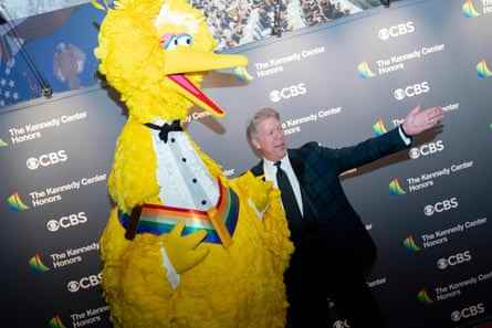 Big Bird aus der Sesamstraße und CBS-Anker Major Garrett kommen zu den 45. Kennedy Center Honors.