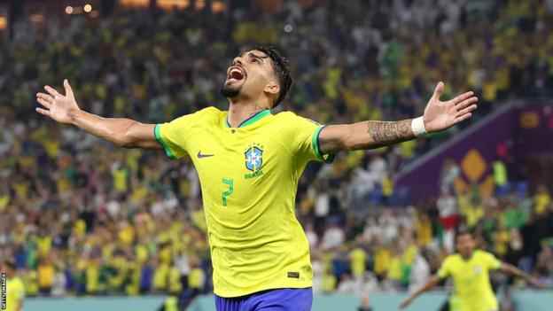 Lucas Paqueta feiert seinen Treffer für Brasilien