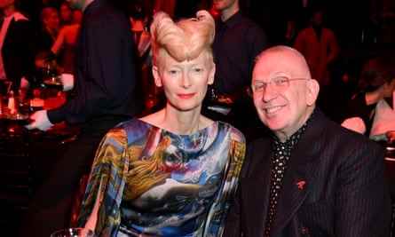 Tilda Swinton und Jean-Paul Gaultier bei den Drinks vor der Verleihung der Fashion Awards 2022