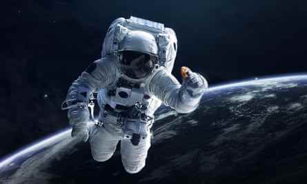 Astronaut im Weltraum mit Hilton Doubletree-Keks