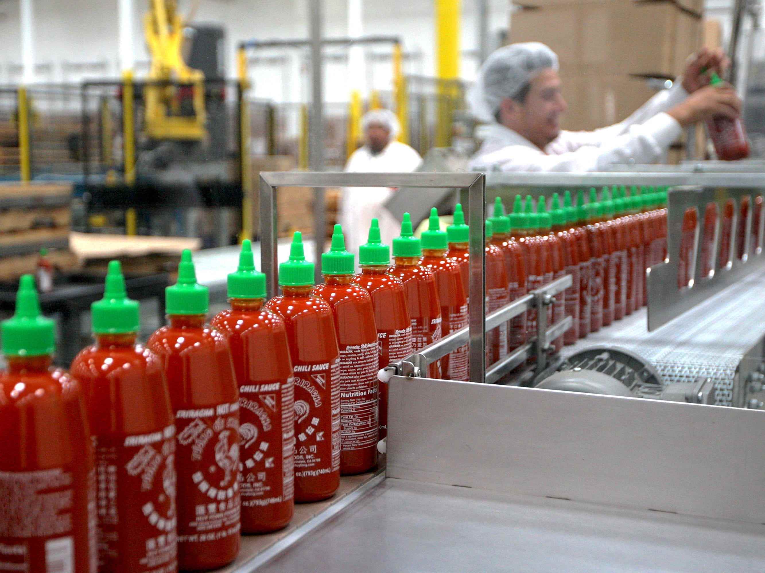 Sriracha Hot Chili Sauce wird am 14. Mai 2014 im Werk von Huy Fong Foods in Irwindale, Kalifornien, abgefüllt.