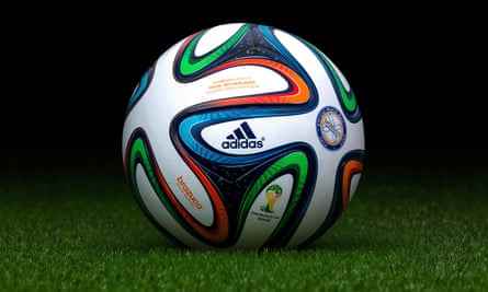 Ein Brazuca-Ball, der 2014 im Spiel der Gruppe B zwischen Spanien und den Niederlanden verwendet wurde.