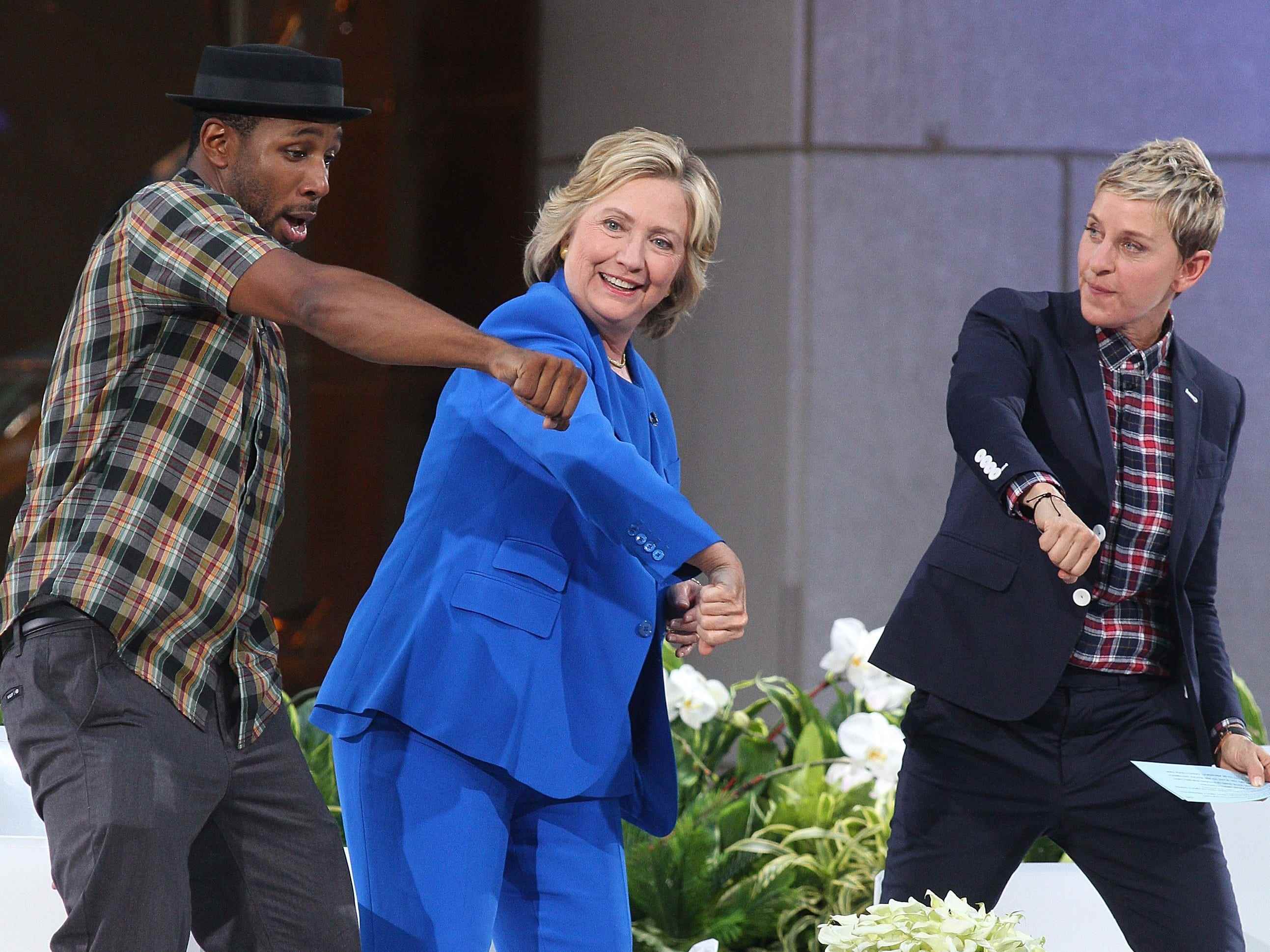 Twitch, Hillary Clinton und Ellen DeGeneres beim Tanzen im Jahr 2015.