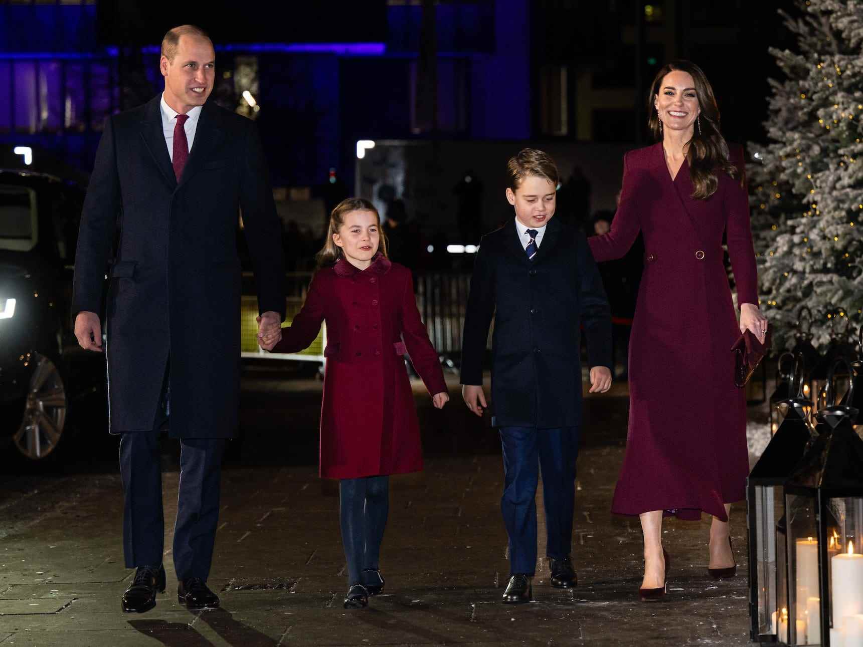 Prinz William, Prinzessin Charlotte, Prinz George und Kate Middleton nehmen am 15. Dezember 2022 am Weihnachtsgottesdienst „Together at Christmas“ in der Westminster Abbey teil.