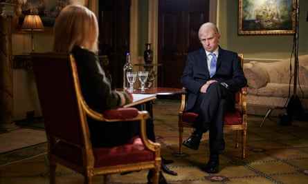 Eine Nachstellung des berüchtigten Newsnight-Interviews von Prinz Andrew