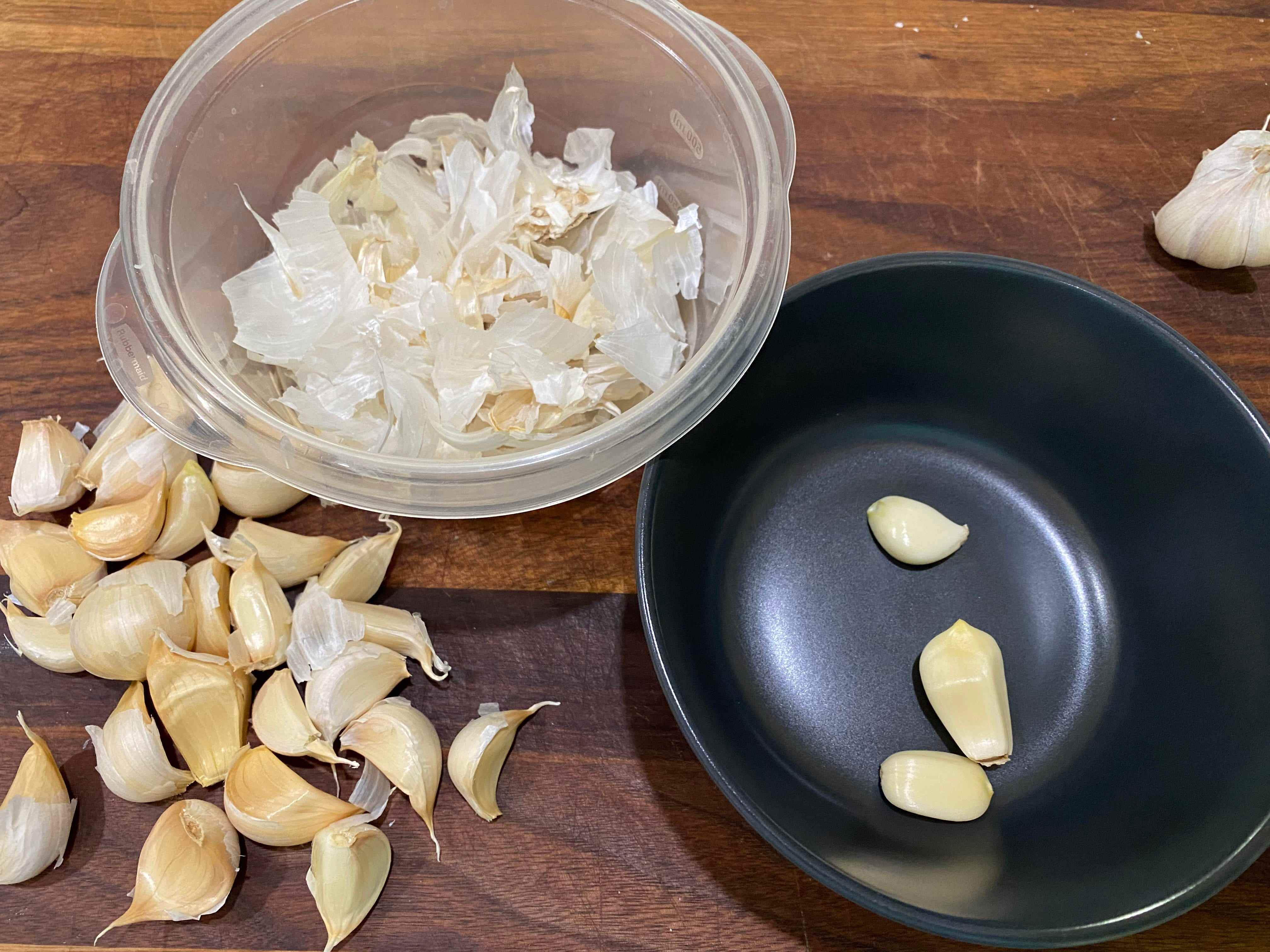 30 Knoblauchzehen schälen für Kartoffelpüree Rezept