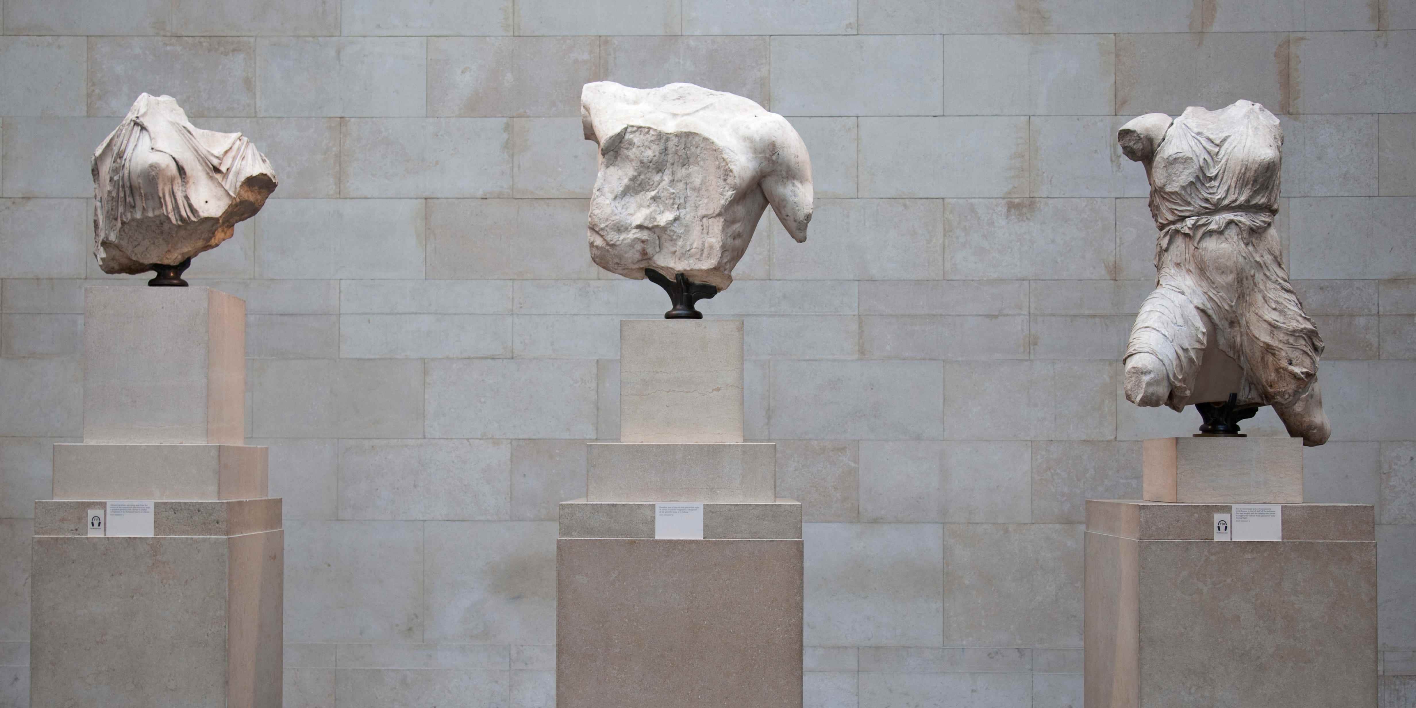 Das Britische Museum, London.  Parthenon-Skulpturen des antiken Griechenlands.  Diese Fragmente sind als Elgin Marbles bekannt.  (Foto von In Pictures Ltd./Corbis über Getty Images)