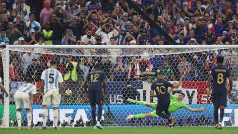 Mbappé erzielt im WM-Finale Frankreichs drittes Tor gegen Argentinien.