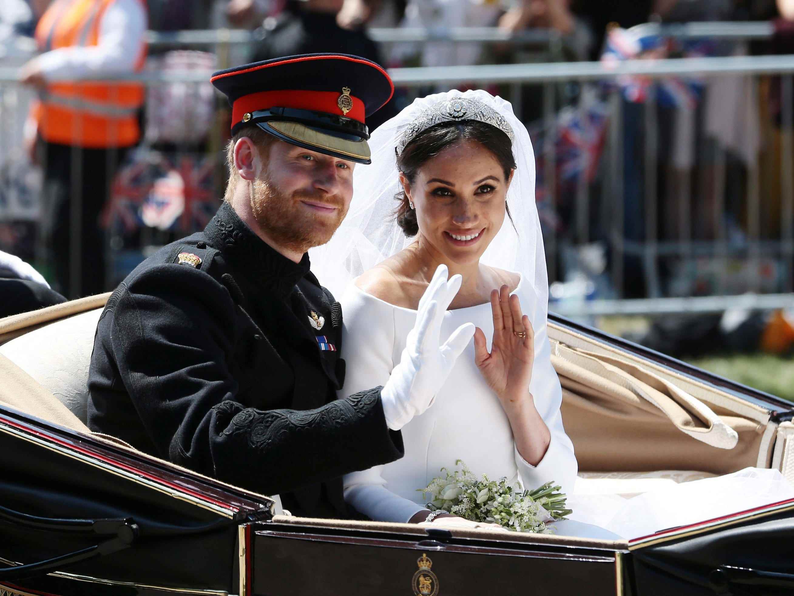 Meghan Markle und Prinz Harry in ihrer Hochzeitskutsche
