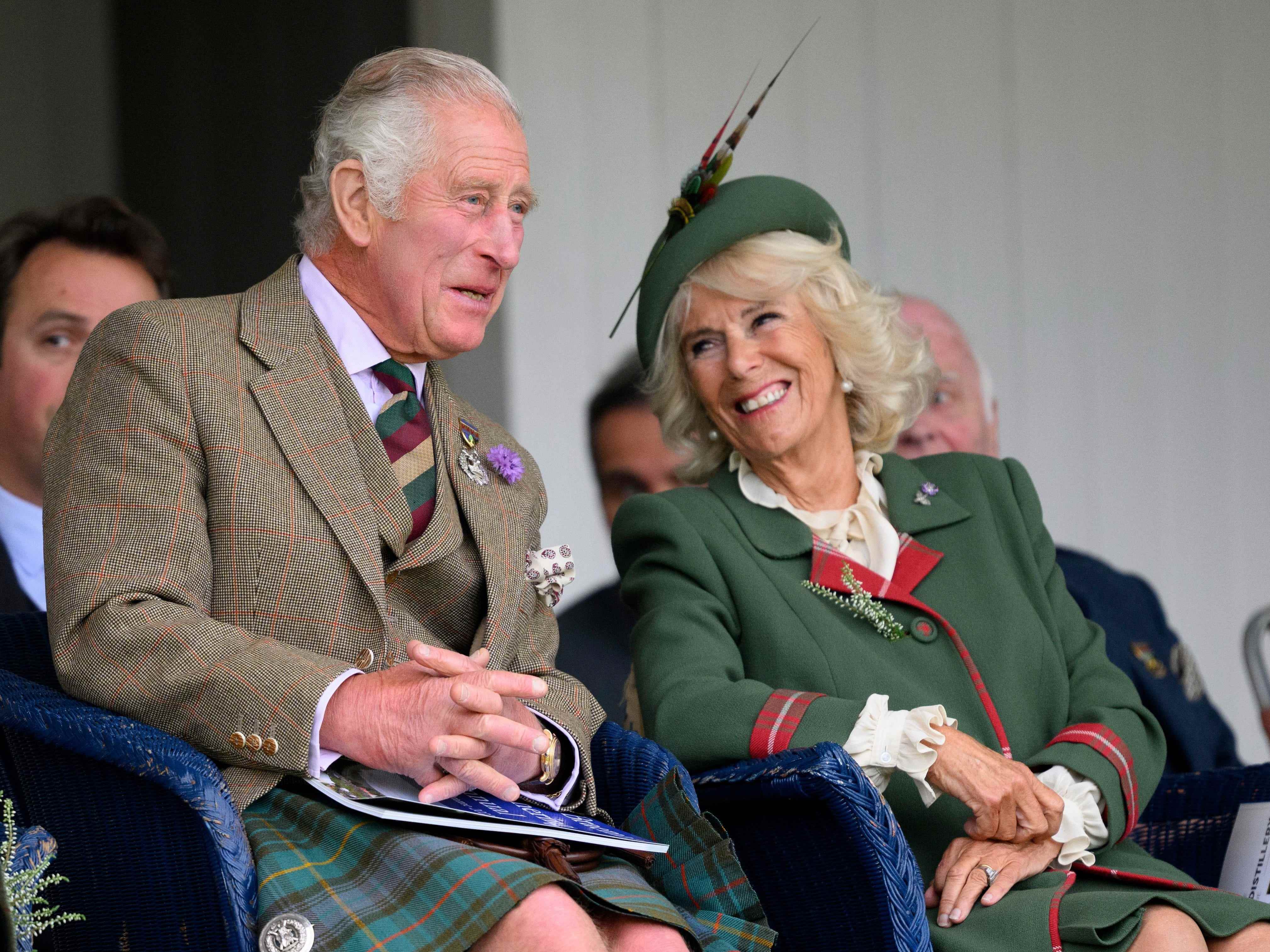 King Charles und Camilla, Queen Consort, bei den Braemar Games in Schottland im September 2022.
