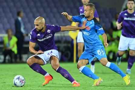 Sofyan Amrabat spielt für Fiorentina