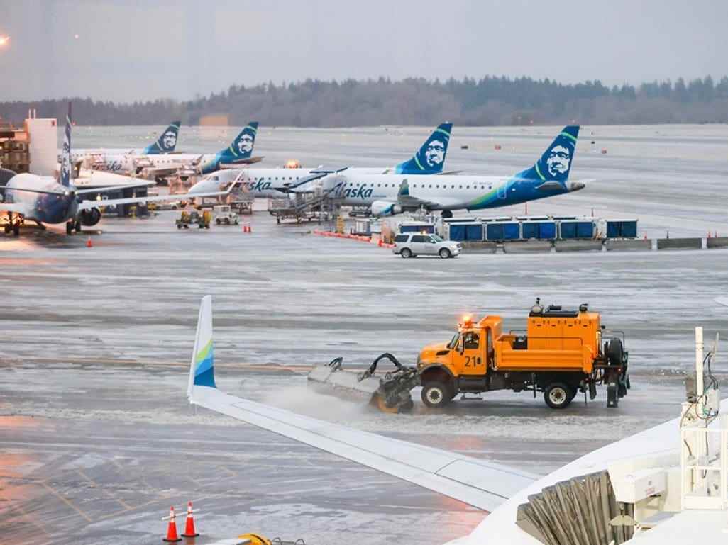 Flugzeuge von Alaska Airlines in Seattle am 23. Dezember 2022.