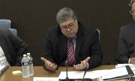 In einem vom Komitee vom 6. Januar veröffentlichten Videobild spricht der ehemalige Generalstaatsanwalt William Barr während einer Aussage.