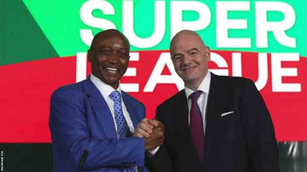 Patrice Motsepe und Gianni Infantino beim Start der Africa Super League