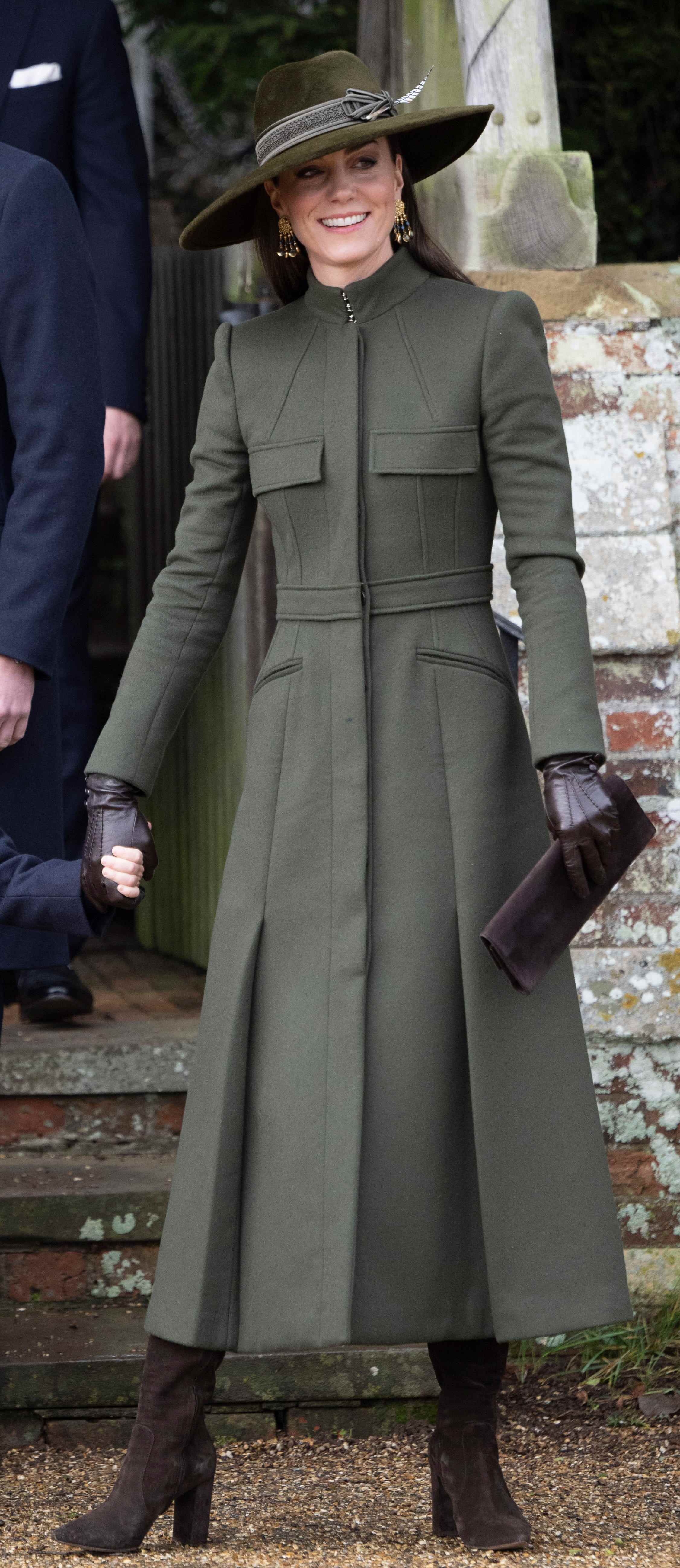 Kate Middleton in einem grünen Mantelkleid an Weihnachten 2022.