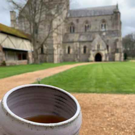 Wayfarer's Dole – eine Tasse Bier – im St. Cross in Winchester
