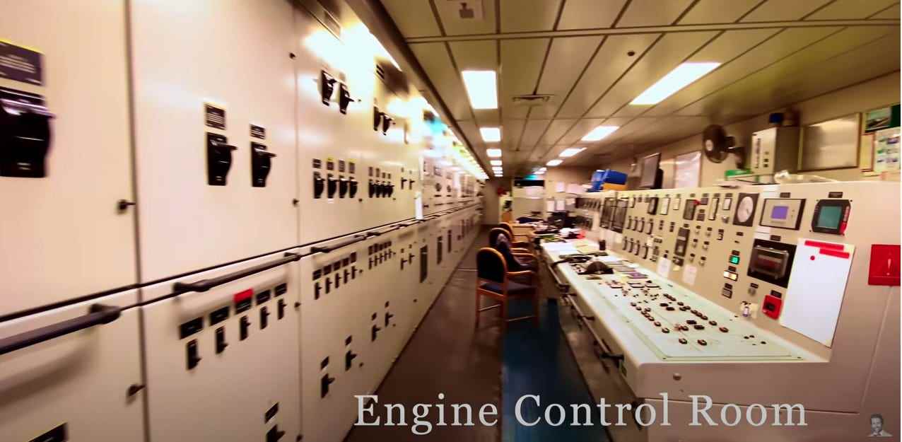 Maschinenkontrollraum von Maersk