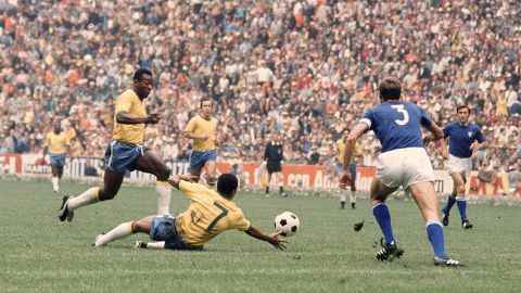 Pelé im Einsatz gegen Italien im WM-Finale 1970. 