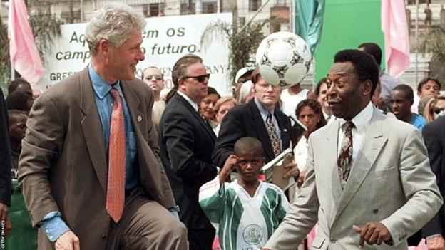 US-Präsident Bill Clinton trifft Pele 1997 bei einem Besuch in Rio de Janeiro