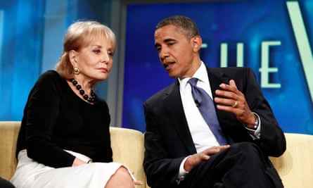 Barbara Walters interviewt Präsident Barack Obama in The View, 2010.