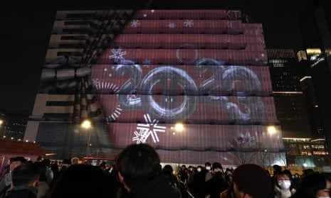 Mitglieder der Öffentlichkeit versammeln sich, um Silvester auf dem Gwanghwamun-Platz zu feiern.