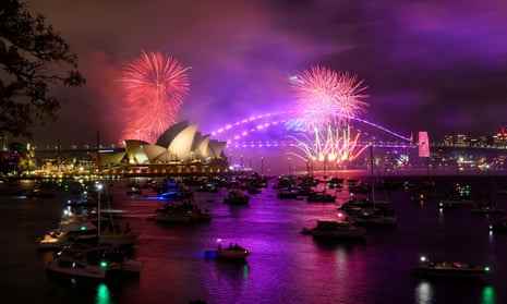 Silvesterfeiern in SydneyFrühe Feuerwerke explodieren über dem Opernhaus von Sydney.