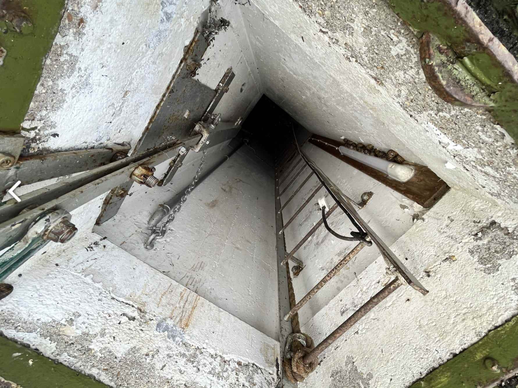 Die 14-Fuß-Leiter in den Bunker