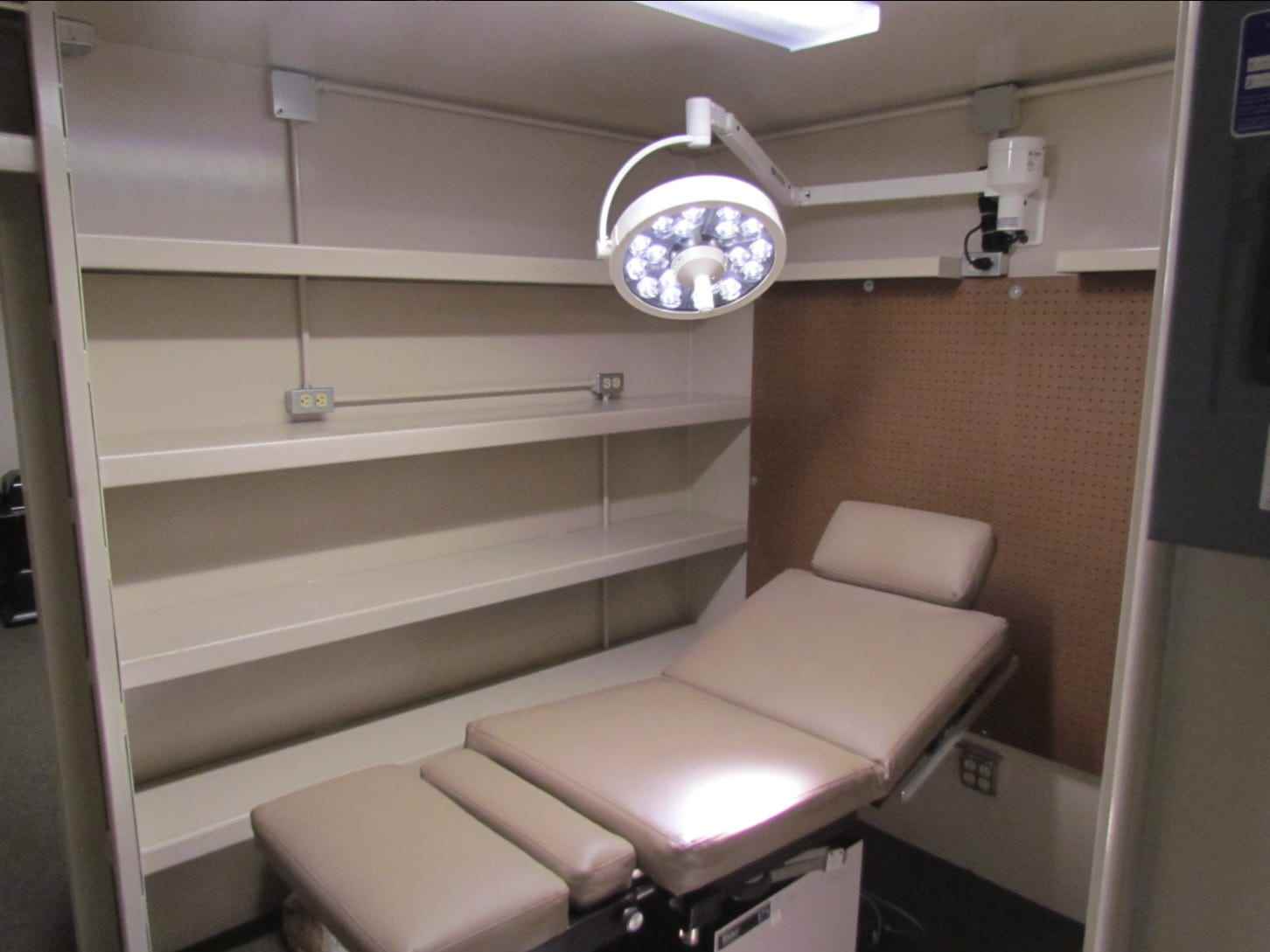 Eine medizinische Einrichtung in einem Rising-S-Bunker