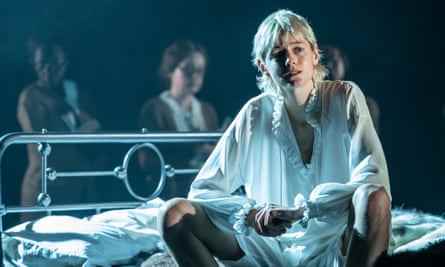 „Joyous“: Emma Corrin als Orlando im Garrick Theatre.