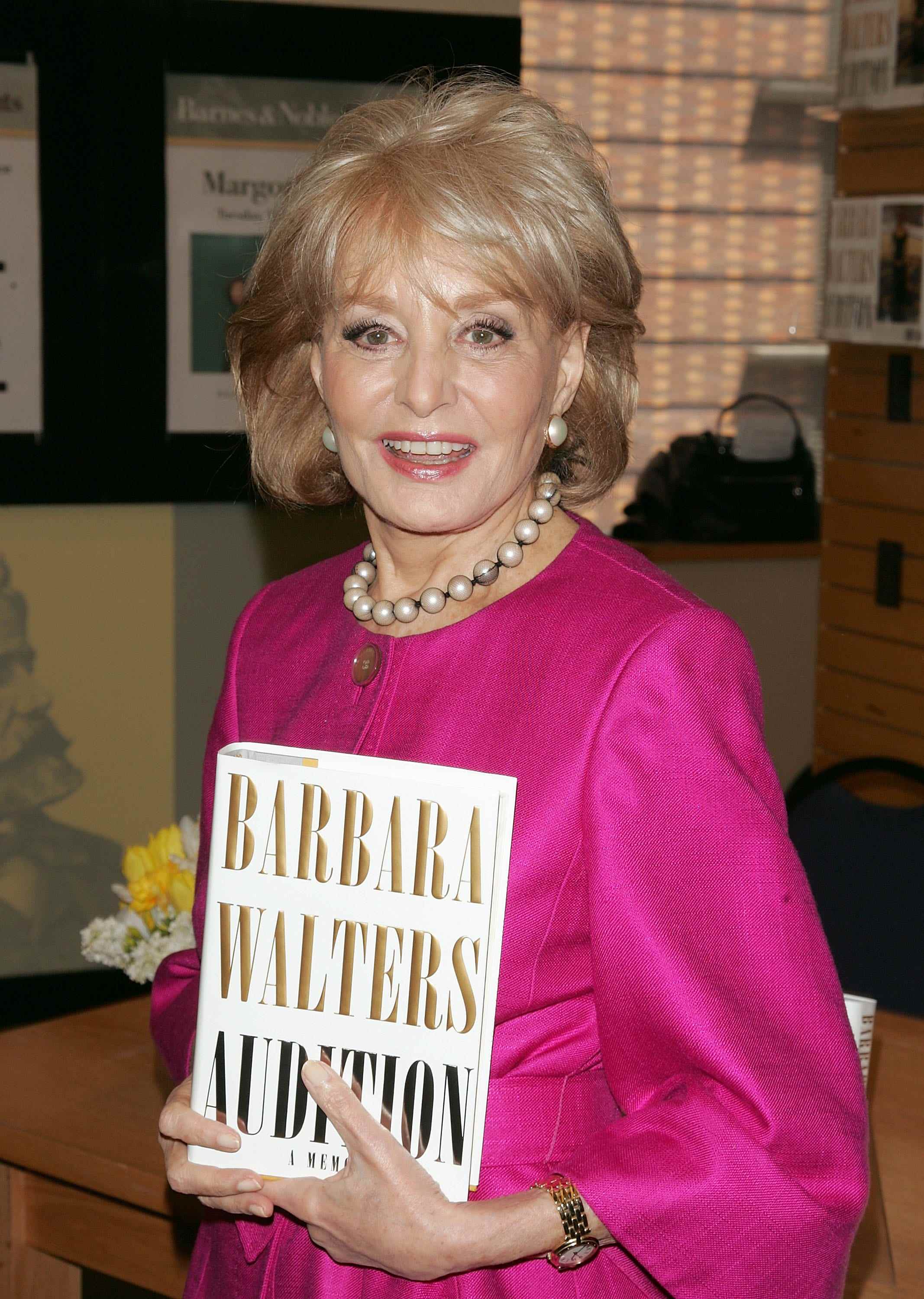 Barbara Walters signiert Exemplare ihres Buches „Audition: A Memoir“ bei Barnes & Noble, Lincoln Square am 6. Mai 2008 in New York City