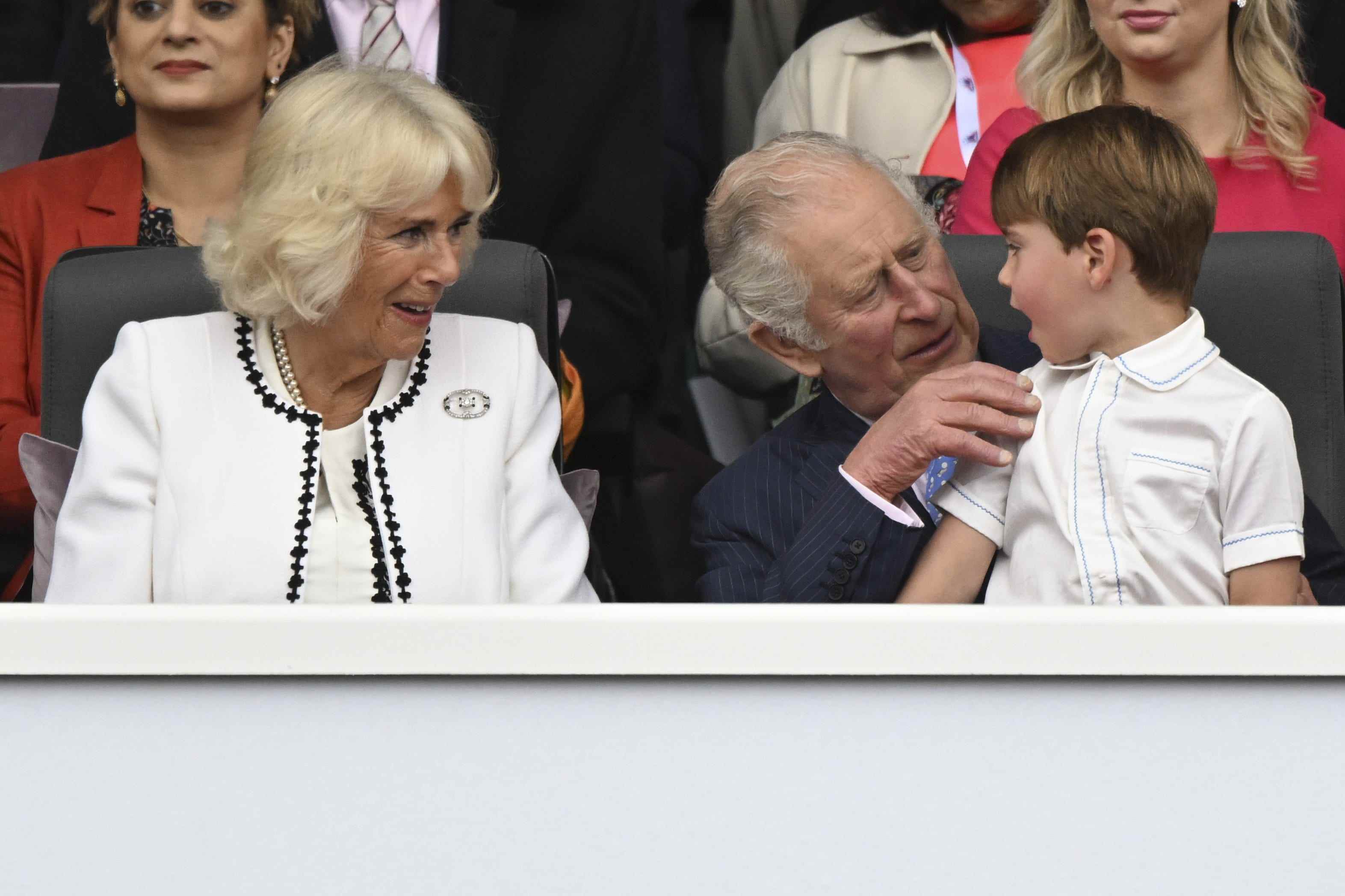 Prinz Louis mit Prinz Charles und Camilla beim Platinum Jubilee Pageant