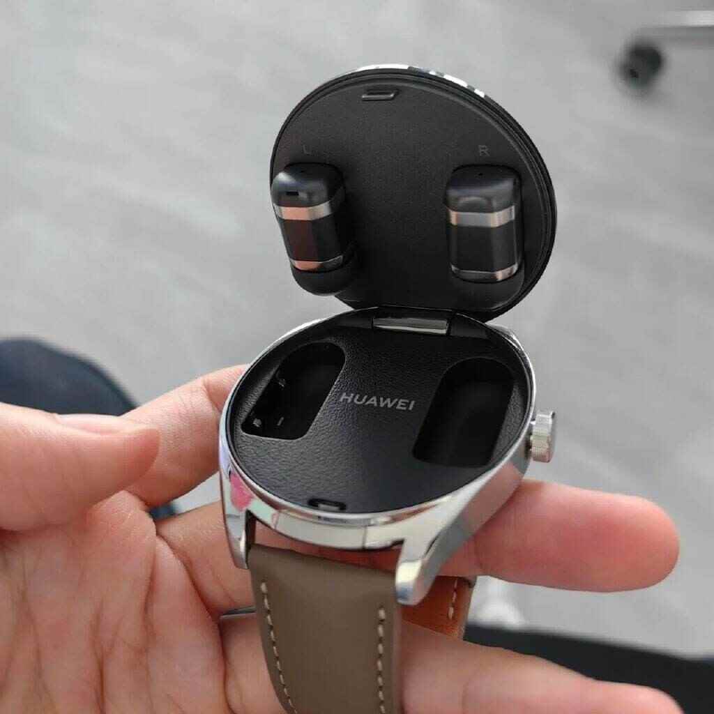 Auf der Unterseite des Uhrenzifferblatts finden Sie ein Paar drahtloser Bluetooth-Ohrhörer.  Bildnachweis – Huawei Central – Die neue Smartwatch von Huawei verbirgt im Inneren ein Paar echte kabellose Bluetooth-Ohrhörer