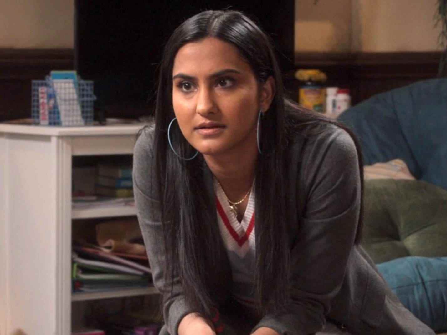 Amrit Kaur in der zweiten Staffel, Folge zwei von „The Sex Lives of College Girls“.