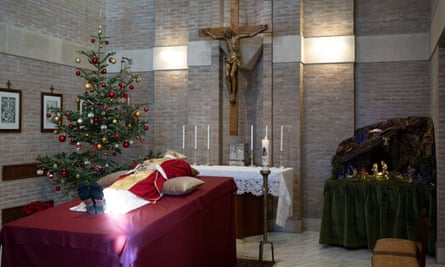 Der Leichnam des ehemaligen Papstes Benedikt XVI. wird im Vatikan ausgestellt.