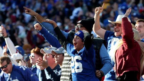 Giants-Fans feiern im zweiten Viertel einen Touchdown gegen die Colts.