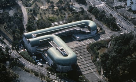 Kitakyushu-Zentralbibliothek in Fukuoka, Japan, 1973-74 von Arata Isozaki.