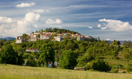 Das Dorf Stanjel, auf dem slowenischen Karstplateau.