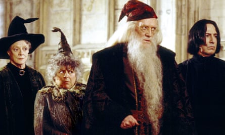 Margolyes als Professor Sprout, zweiter von links, mit Maggie Smith, Richard Harris und Alan Rickman in Harry Potter und die Kammer des Schreckens (2002).