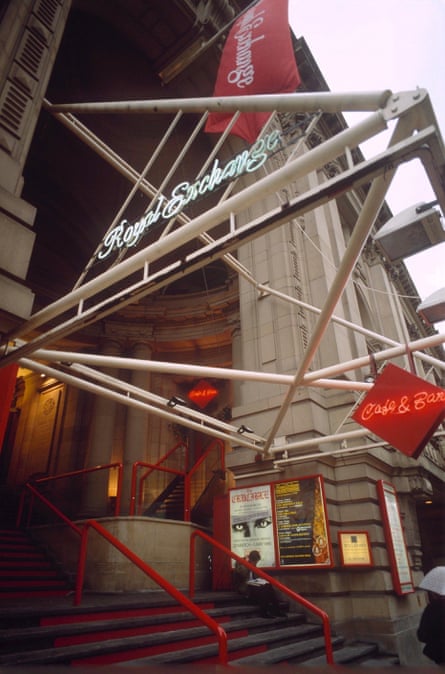 Der Eingang zum Theater im Jahr 1990.