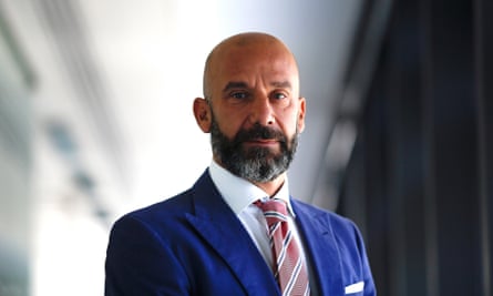 Nach seinem Rücktritt vom Management wurde Gianluca Vialli Fernsehanalyst und übernahm eine Position hinter den Kulissen der italienischen Nationalmannschaft.