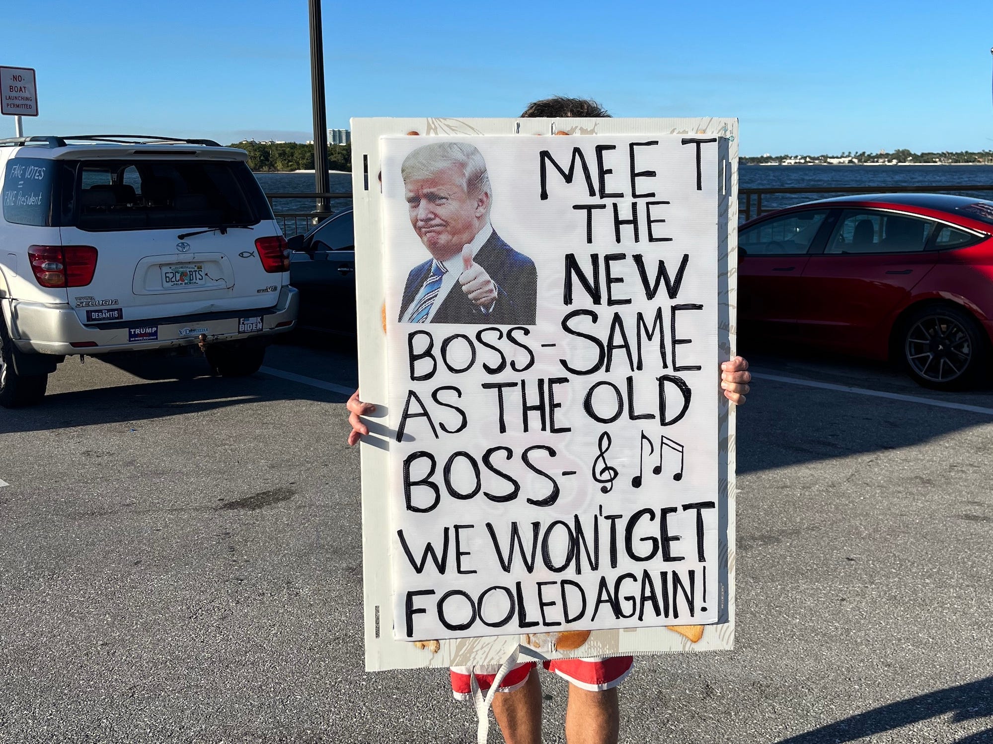 Pro-Trump-Schild vor Mar-a-Lago.
