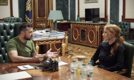 Wolodymyr Zelenskiy traf Jessica Chastain im August in Kiew, Ukraine.
