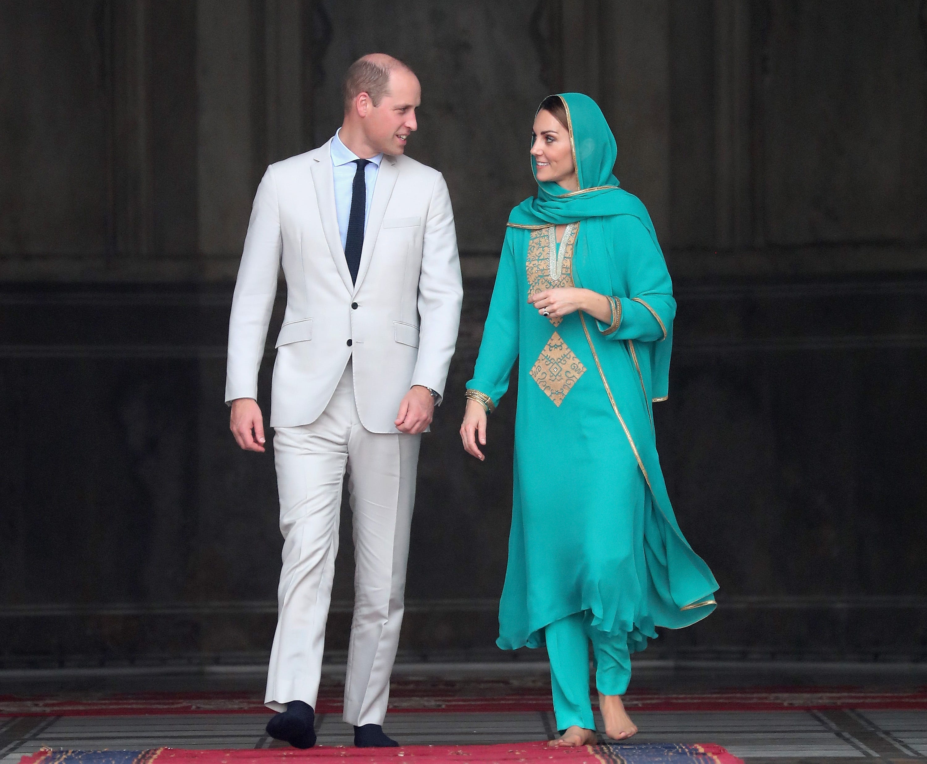 Prinz William und Kate Middleton besuchen eine Moschee in Pakistan