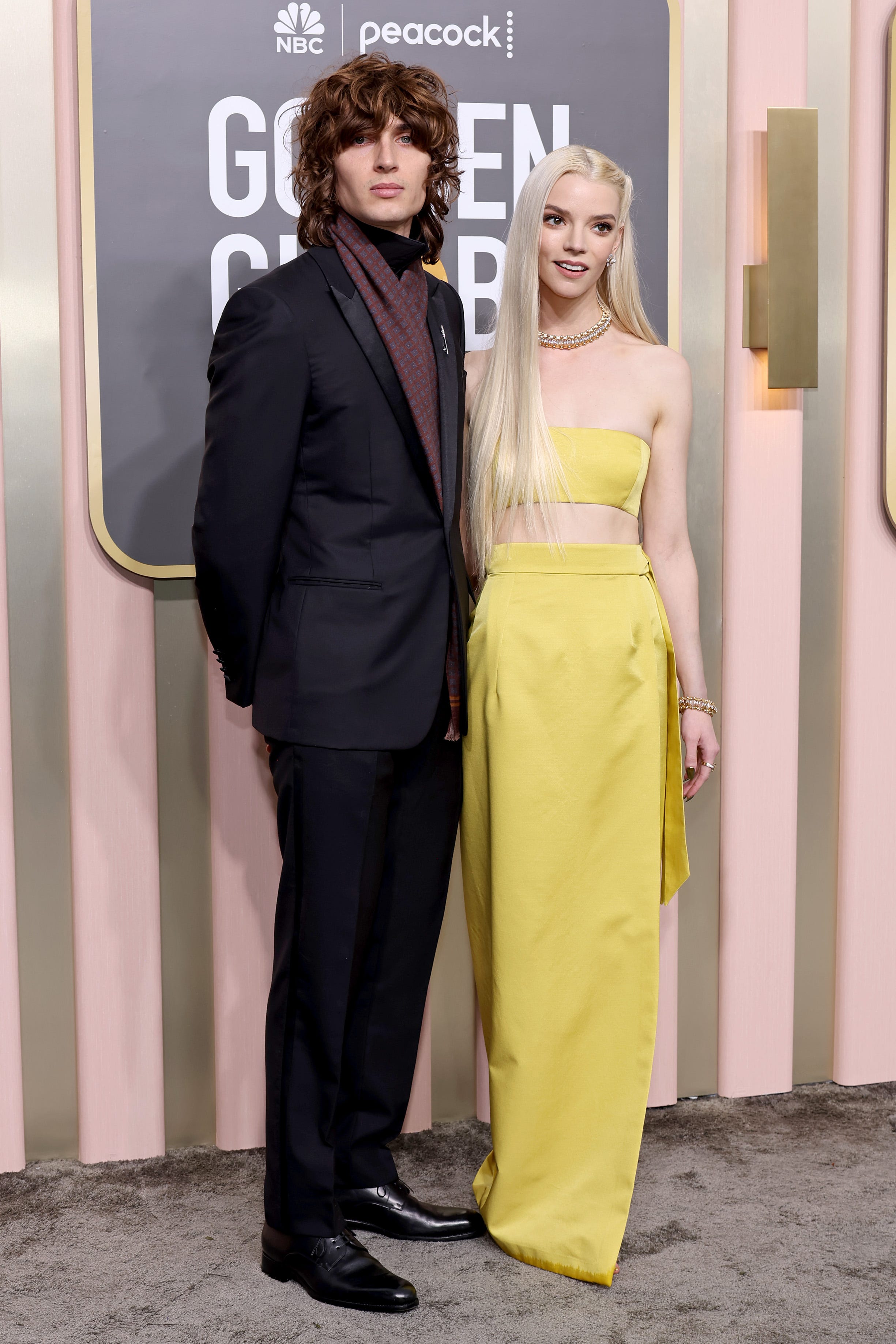 Malcolm McRae und Anya Taylor-Joy nehmen an den Golden Globes 2023 teil